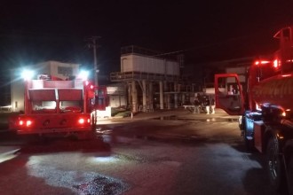 Corpo de Bombeiros combate incêndio em Frigorifico em Guarantã do Norte