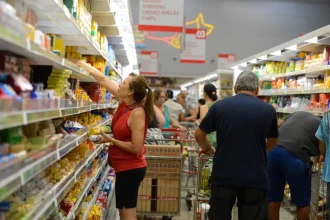 Inflação perde força pelo 2º mês seguido e fecha abril em 0,43%