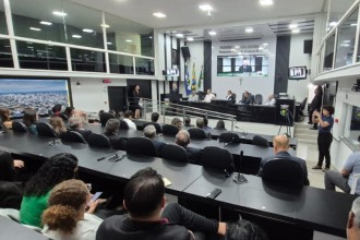 Vereadora Paula Calil homenageia líderes da CDL Cuiabá