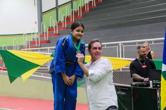 Prefeitura premia vencedores dos Jogos Estudantis 2025