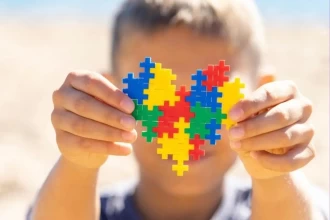 Autismo no Brasil: diagnóstico é mais comum entre homens e crianças, revela IBGE