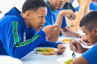 Governo de Mato Grosso reforça investimentos na alimentação escolar em 2025