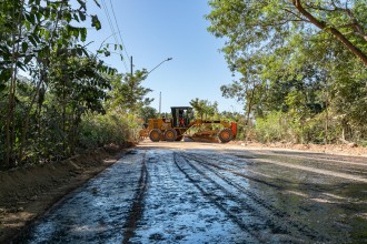 Secretaria de Infraestrutura inicia etapa de imprimação asfáltica no bairro São José