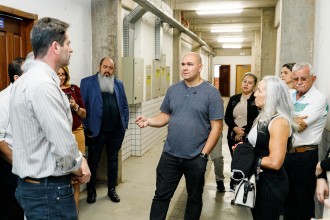 Promotor de Justiça, prefeito, secretários e diretores visitam novo espaço que vai concentrar serviços de saúde