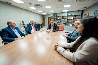 Max Russi recebe representantes de multinacional que apresenta projeto sustentável de fertilizante para Mato Grosso