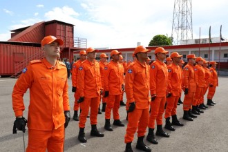 Corpo de Bombeiros de MT adere ao padrão internacional e adota fardamento laranja