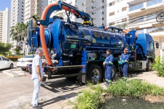 Prefeitura reforça frota de hidrojato e inicia limpeza de pontos críticos da capital