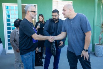 Prefeito recebe representantes da comunidade LGBTQIA+ e abre portas para diálogo