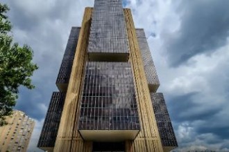 Juros do cartão de crédito sobem a 449,9% ao ano