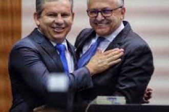Mauro Mendes viaja para Portugal e Pivetta assume o governo na próxima segunda