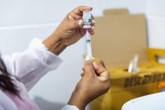 Cuiabá abre vacinação para toda população com 54 mil doses contra gripe em estoque
