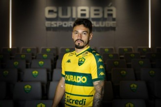 Cuiabá oficializa contratação de meio-campista que atuava na Arábia