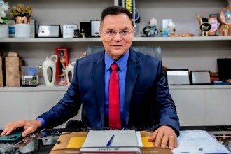 Quem precisa não pede, grita por socorro!