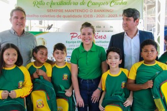 Várzea Grande entregam novos uniformes para alunos da rede municipal