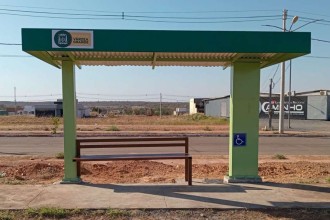 Várzea Grande amplia rede de pontos de ônibus com 34 novos abrigos entregues