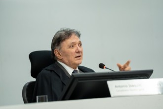 TCE-MT esclarece competência de prefeituras em custeio de curso de condutor escolar