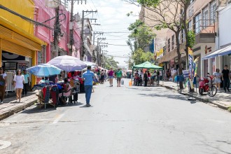 Primeira edição da Feira do Centro movimenta comércio e reúne famílias na 13 de Junho