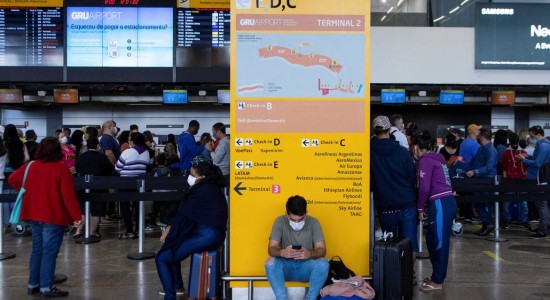 Notícia de MT Máscaras em aviões e aeroportos são obrigatórias a partir de hoje