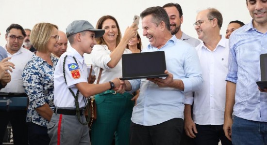 Educação MT Governo de MT entrega duas escolas militares, materiais e equipamentos tecnológicos a estudantes