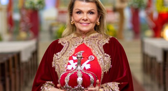 Cibelle Borjikian é coroada Imperatriz da tradicional festa Senhor Bom Jesus de Cuiabá