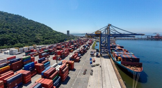 Brasil registra superávit de US$ 2 bilhões na balança comercial da 4ª semana de março