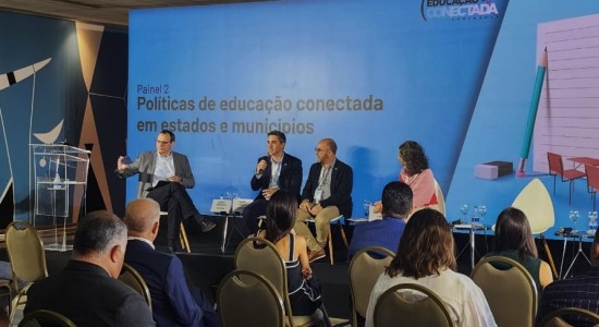 Secretário debate uso de tecnologias nas escolas durante evento em Brasília: 