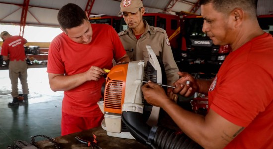Bombeiros fazem capacitação de manuseio de equipamentos de combate aos incêndios florestais