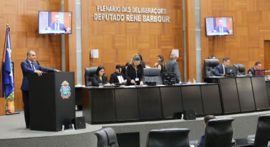 Deputados votam PL que obriga uso de uniforme nas unidades escolares estaduais