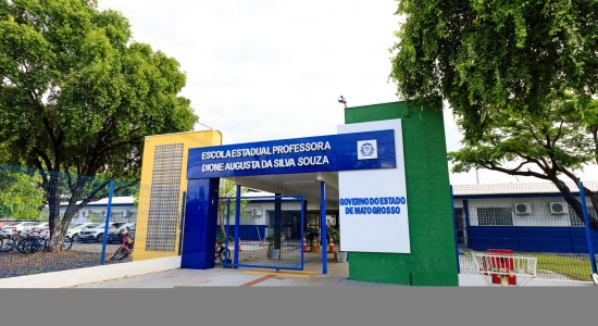 Escolas estaduais em Cuiabá recebem investimentos em infraestrutura e tecnologia