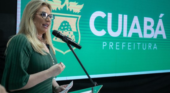 Primeira-dama Márcia Pinheiro cita relevância da Secretaria da Mulher no combate à violência