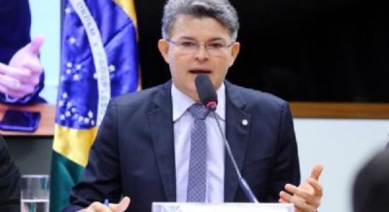 DEPUTADO Medeiros chama Mendes de 'governador taxador' e diz que valor fixo de ICMS acaba com 'farra'