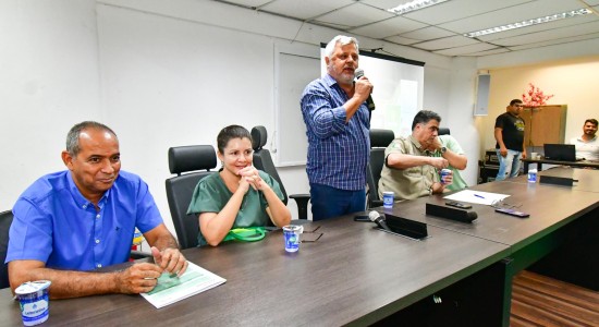 Emanuel Pinheiro e Stopa vão asfaltar 10 bairros de Cuiabá em 15 dias