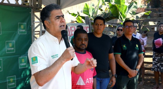 Prefeito lança obra de pavimentação do Vila Rosa