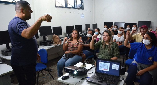 ATENDIMENTO MAIS HUMANO SERVIDORES SAÚDE DE VÁRZEA GRANDE SÃO CAPACITADOS EM LINGUAGEM DE LIBRAS