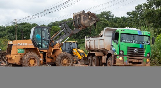 700 toneladas de lixo são retiradas de bolsões em apenas três horas de mutirão