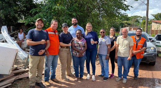 Prefeitura entrega cestas básicas e kits dormitório às famílias afetadas pelas chuvas