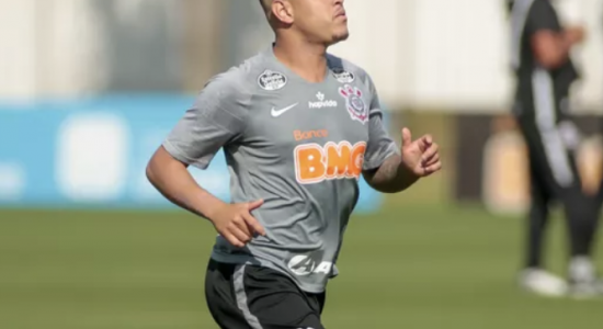 Cuiabá acerta com o lateral-esquerdo Sidcley, ex-Corinthians e que estava na Grécia