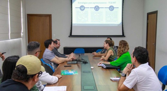 Várzea Grande e TCE-MT alinham ações para aprimorar gestão de medicamentos e de insumos
