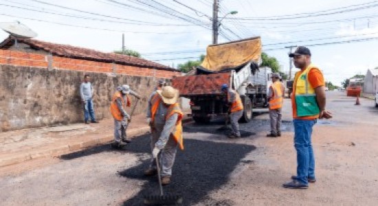 Operação tapa-buraco avança e atende mais de 500 pontos nos CPAs I e II