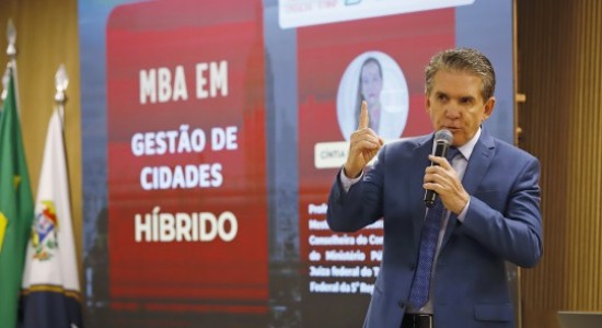 Com mais de mil inscritos, MBA em Gestão de Cidades reúne prefeitos, secretários e servidores no TCE-MT