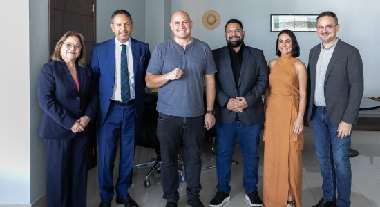 Embaixador do Peru visita prefeitura e discute parcerias para o turismo e economia