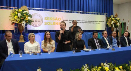 “Somos gigantes e vamos crescer ainda mais”, afirma Flávia Moretti em sessão solene da Câmara
