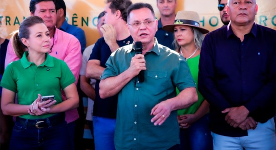 Deputado Eduardo Botelho presenteia moradores do bairro Paiaguás com recapeamento asfáltico