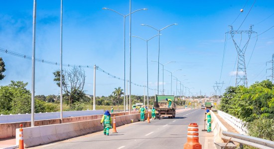 Mutirão de limpeza atende toda a extensão da Avenida Contorno Leste