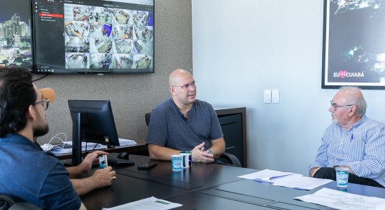 Prefeitura dá 30 dias para empresa regularizar coleta de lixo