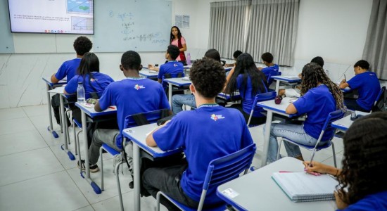 Governo de MT implanta mais 25 escolas cívico militares após consulta com pais e estudantes