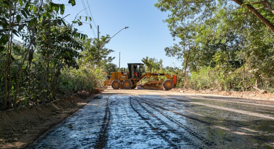 Secretaria de Infraestrutura inicia etapa de imprimação asfáltica no bairro São José