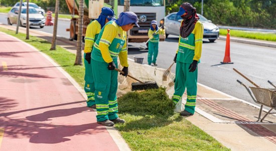 Parque do Barbado e mais 10 bairros recebem mutirão de limpeza da Prefeitura