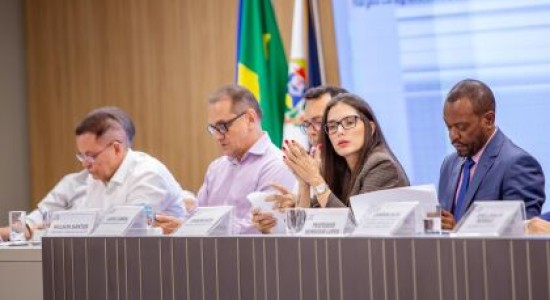 Deputados acompanham instalação de Mesa Técnica para discutir endividamento dos servidores públicos