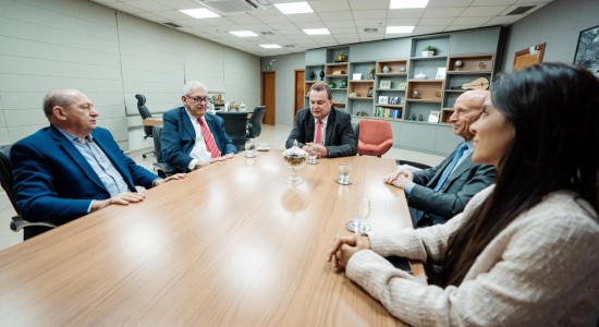 Max Russi recebe representantes de multinacional que apresenta projeto sustentável de fertilizante para Mato Grosso